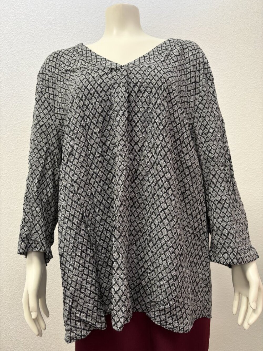 Anne Carson Women’s 2X Black White Geometric Print Blouse 3/4 Sleeve Flowy Top